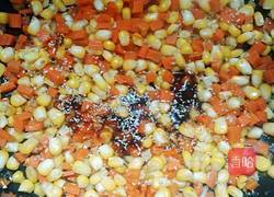 腊肠胡萝卜玉米粒的做法图解7