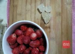 草莓罐头的做法图解1