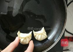 五彩抱蛋煎饺的做法图解3