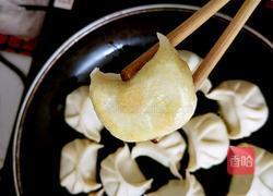 五彩抱蛋煎饺的做法图解5