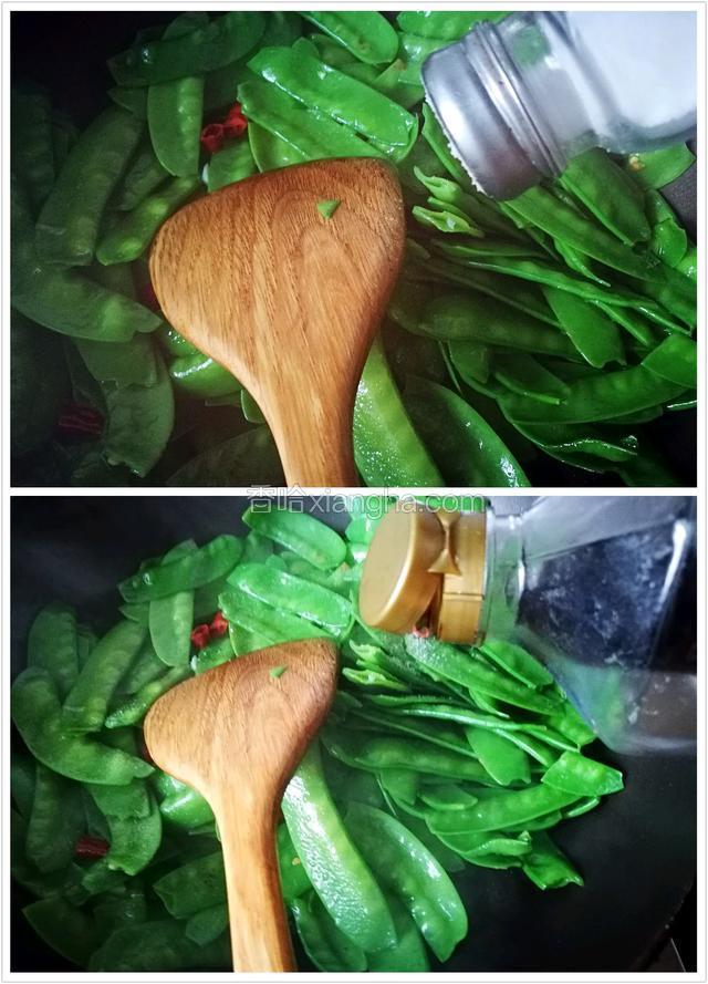 加入荷兰豆翻炒至断生，加入适量盐，生抽，还有另一半蒜即可盛出