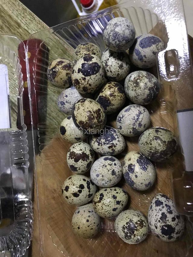 鹌鹑蛋洗干净煮熟去壳