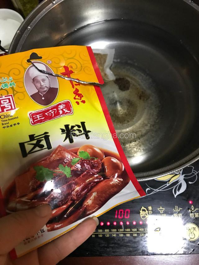 少一大锅水 放一小包王守义的卤料