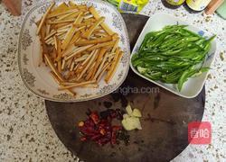 青椒豆腐干的做法图解1