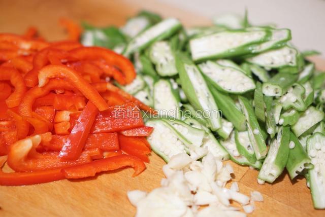 蔬菜洗净，切片备用