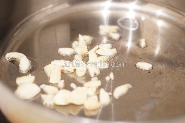 蒜瓣下过爆香