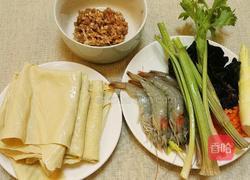 虾仁杂蔬腐皮卷的做法图解1