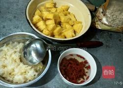 冰糖银耳菠萝枸杞汤的做法图解3