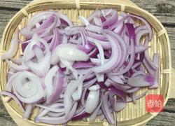 洋葱牛肉饼的做法图解2