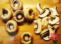 口蘑炒西芹的做法图解2