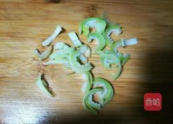 口蘑炒西芹的做法图解5