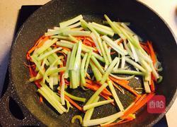 口蘑炒西芹的做法图解10