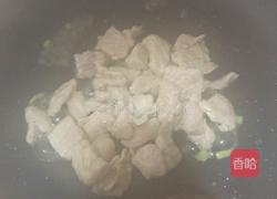 蚕豆青椒炒肉片的做法图解3