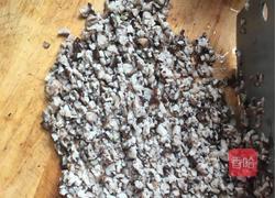 香菇猪肉馅火龙果饺子的做法图解2