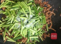 肉丝蒜苔炒饼的做法图解6