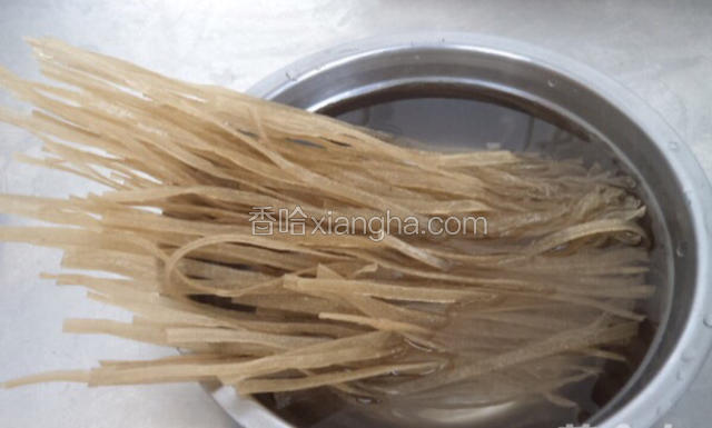 粉条用冷水泡30分钟