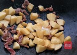 土豆块炖肉的做法图解8