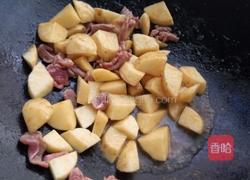 土豆块炖肉的做法图解9