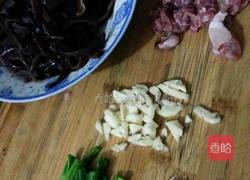 木耳炒肉的做法图解1
