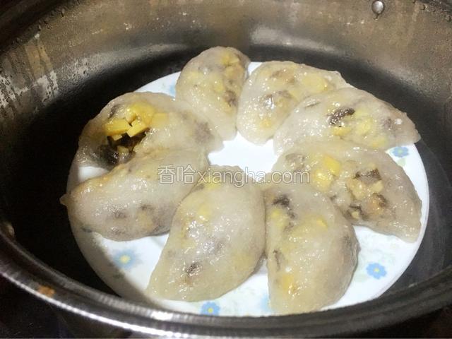 蒸至表皮呈透明就表示熟了