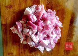 红烧肉香菇胡萝卜焖饭的做法图解1