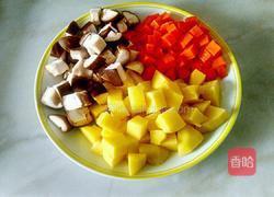 红烧肉香菇胡萝卜焖饭的做法图解2