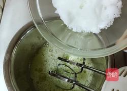 戚风蛋糕的做法图解7