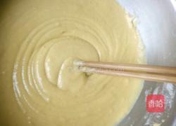 玉米面蛋黄小饼子的做法图解2