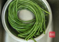 长豆角炒肉末菠菜鸡蛋汤的做法图解2