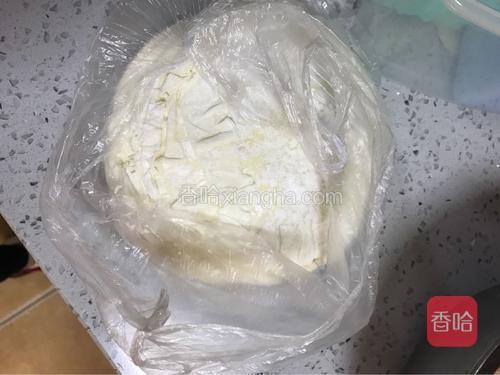 用买好的稍麦皮开始包