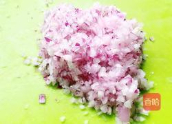 洋葱鸡蛋饼的做法图解1