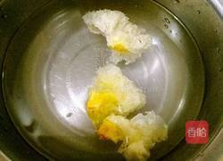 雪梨银耳羹的做法图解2