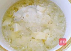 雪梨银耳羹的做法图解7