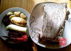 鱼块炖豆腐的做法图解1