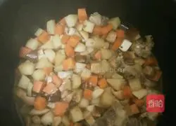 Illustration of how to make pork ribs, taro braised rice 7