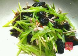 芹菜木耳炒肉丝的做法图解7