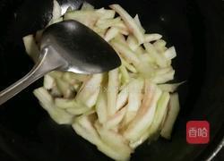 西瓜皮炒西红柿的做法图解3
