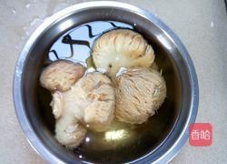 猴头菇炖乌鸡的做法图解2