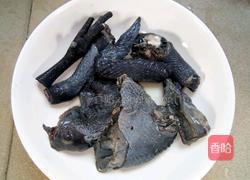 猴头菇炖乌鸡的做法图解4