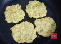 辅食鲜虾蔬菜饼的做法图解7