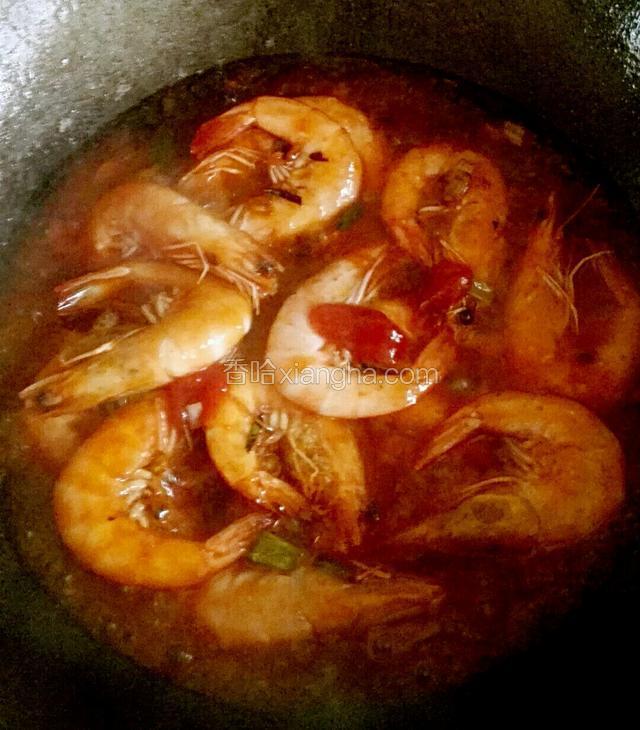 加番茄酱少许盐白糖水焖几分钟