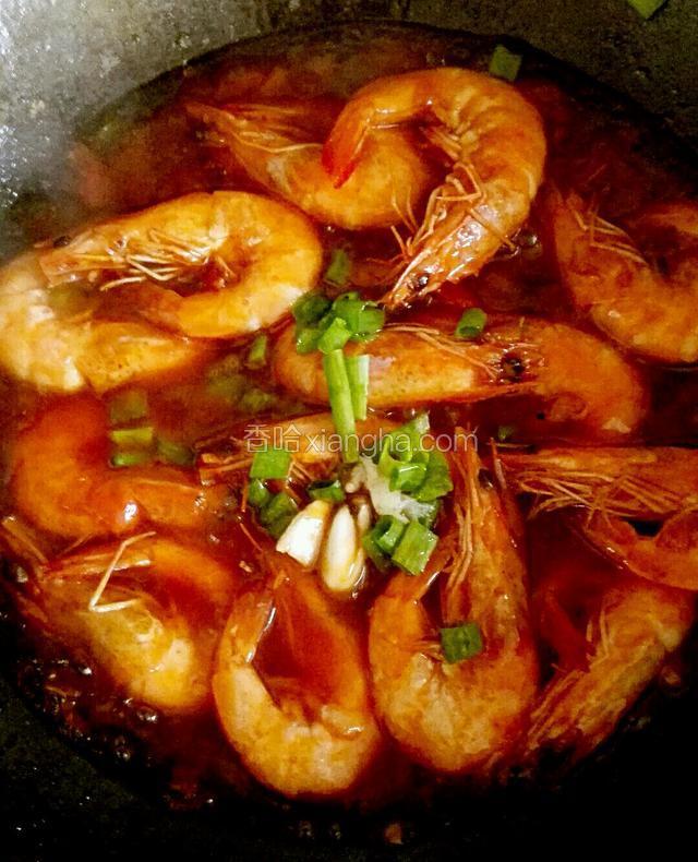 最后加入味精撒上葱花炒均匀