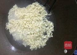 酱油炒面的做法图解4