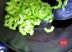 苦瓜炒蛋的做法图解3
