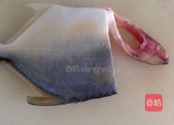 孔雀开屏之金鲳鱼的做法图解2