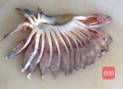孔雀开屏之金鲳鱼的做法图解3