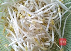 炒青椒绿豆芽的做法图解1