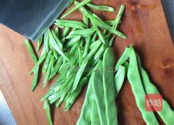 肉丝炒豆角的做法图解1