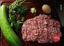 黄瓜片汆丸子汤的做法图解1