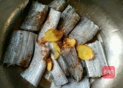 炸刀鱼的做法图解2